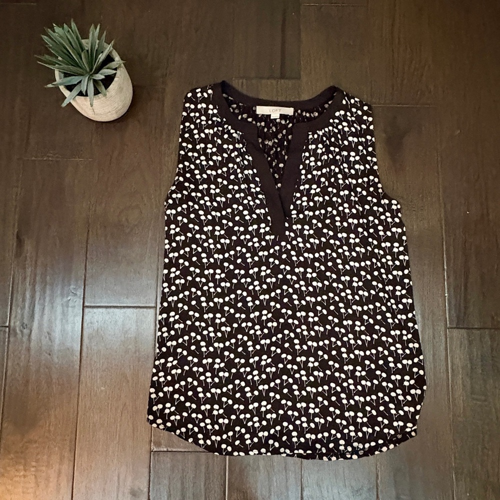 🌸 3/$25 LOFT Black and White Sleeveless Blouse